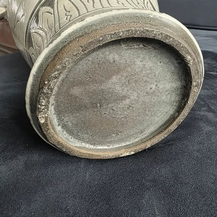 [BUNJANG] Buncheong Ware Celadon Vase with Fish and Flower Design / 분청도자기 조화어문