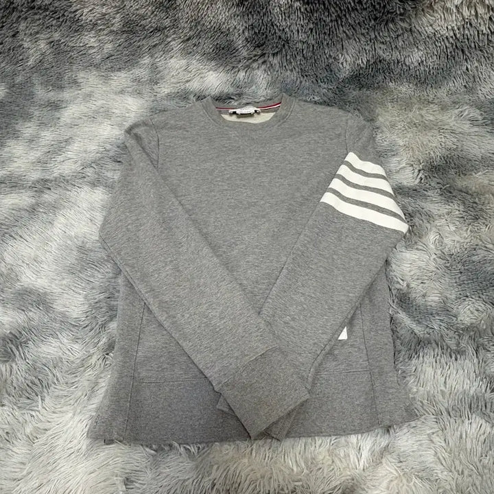 [BUNJANG] Thom Browne Crewneck Sweatshirt Gray 1 Size / [리엘중고명품] 톰브라운 사선완장 맨투맨 그레이 1사이즈