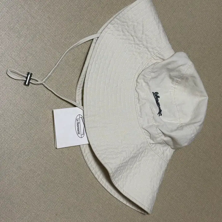 [SOLD OUT] 새상품) 르베이스먼트 버킷햇, 사파리햇, 모자