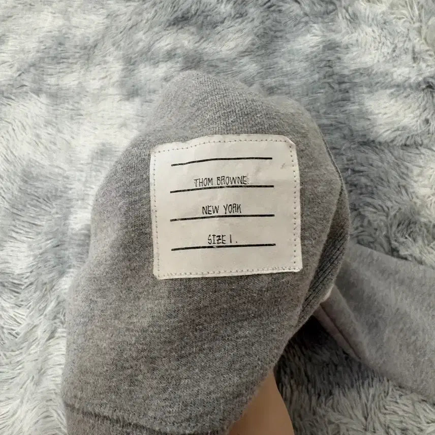 [SOLD OUT] [리엘중고명품] 톰브라운 사선완장 맨투맨 그레이 1사이즈