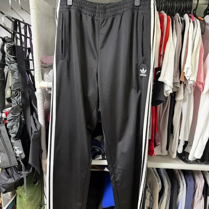 [SOLD OUT] 아디다스 아디컬러 클래식 파이어버드 트랙 팬츠 블랙 XXL