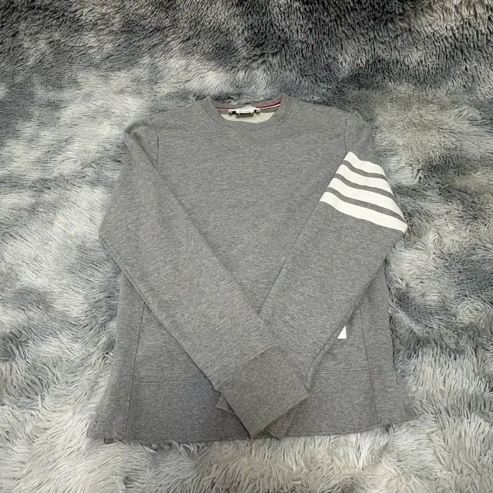 [BUNJANG] Thom Browne Crewneck Sweatshirt Gray / [리엘중고명품] 톰브라운 사선완장 맨투맨 그레이 1사이즈