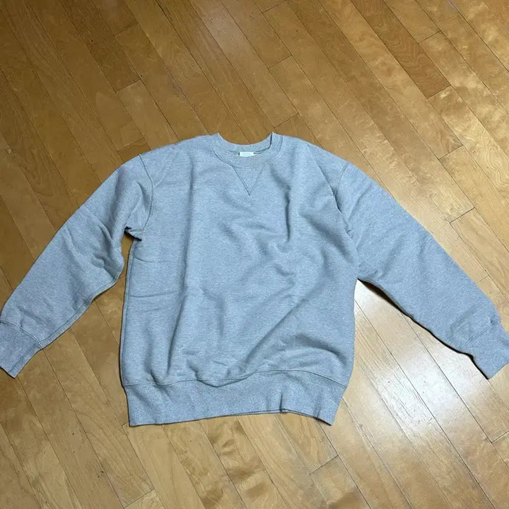 [BUNJANG] Needlework Gray Sweatshirt / 니들워크 회색 맨투맨