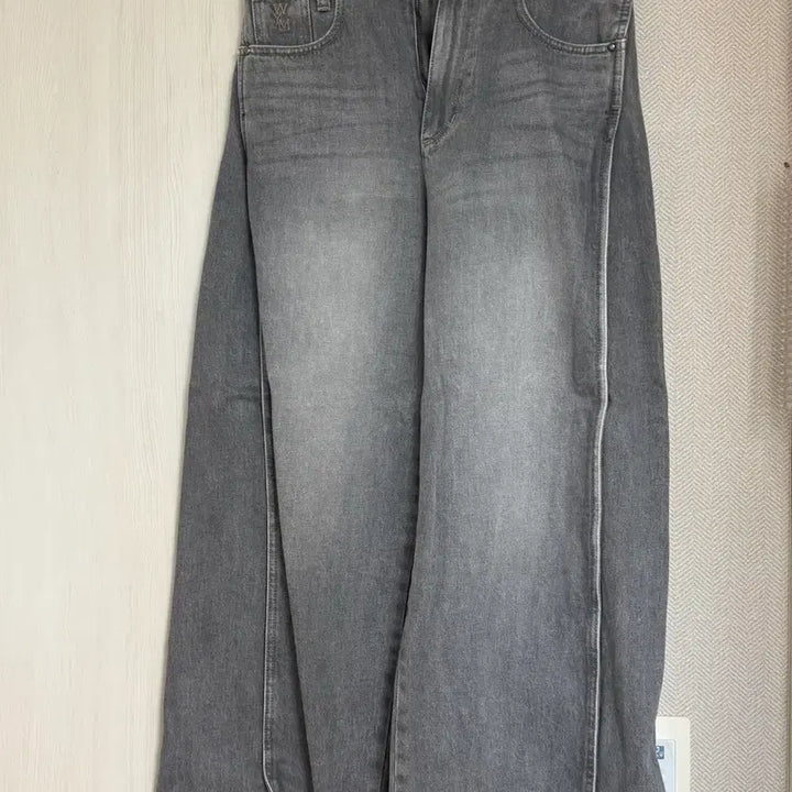 [SOLD OUT] (46) 24fw 우영미 그레이 투턱 와이드 데님 팬츠