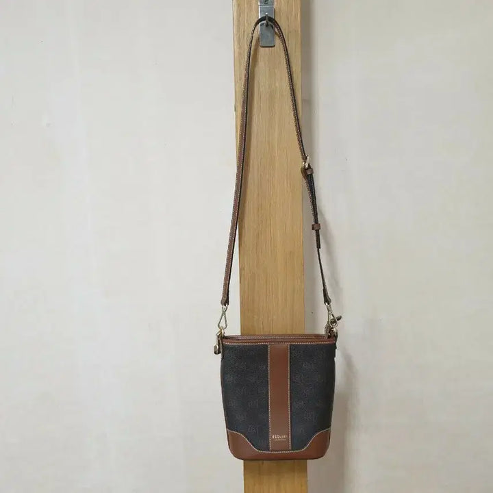 [BUNJANG] ESQUIRE COLLECTION Leather Crossbody Bag / ESQUIRE COLLECTION 여성 크로스백 소가죽 브라운