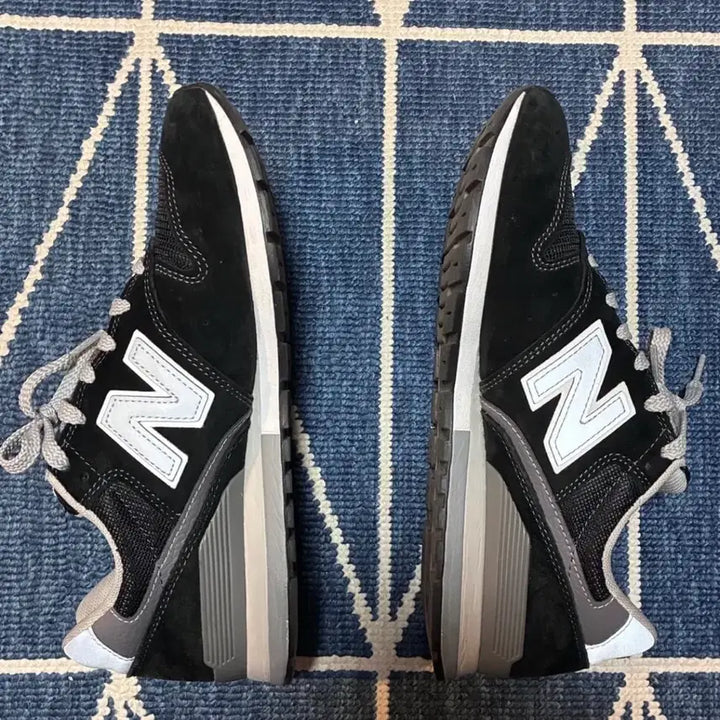 [BUNJANG] New Balance 996 Black Silver Sneakers / 뉴발란스 996 블랙실버