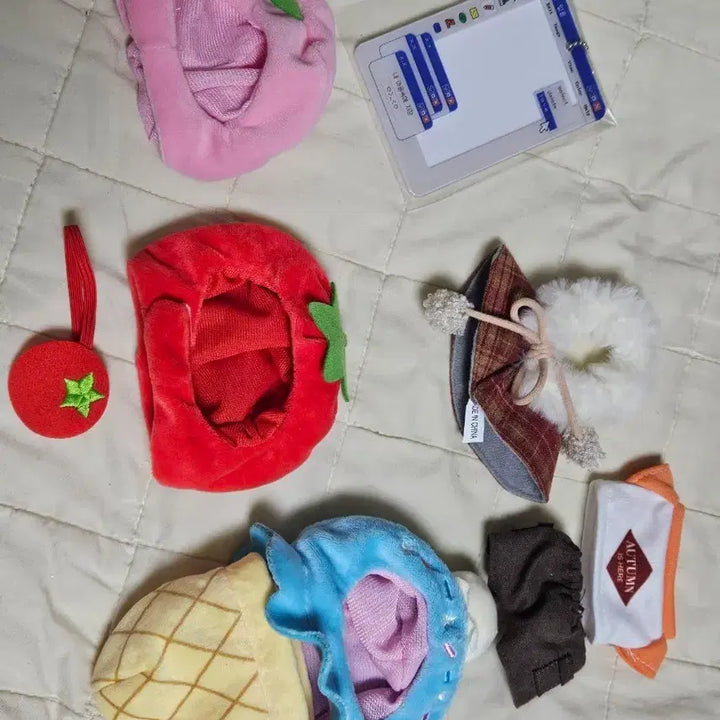 [SOLD OUT] (4/24까지만 판매) 다이소 인형옷 5개 + 포카홀더