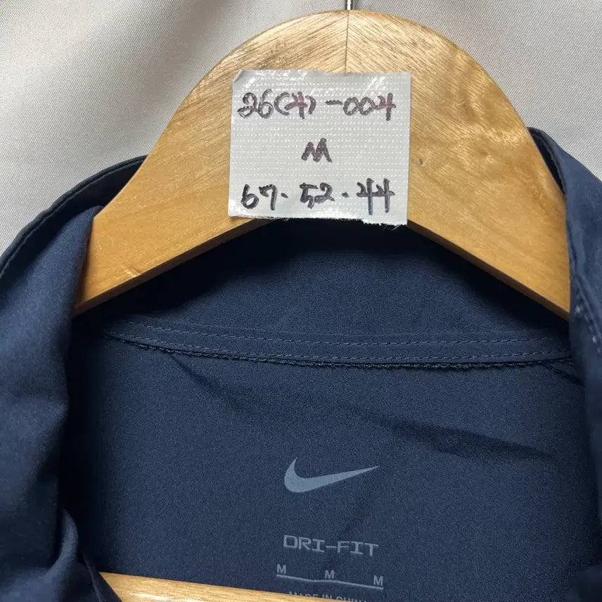 [SOLD OUT] [정품/M] 나이키 스우시 드라이핏 런닝 네이비 우븐 바람막이