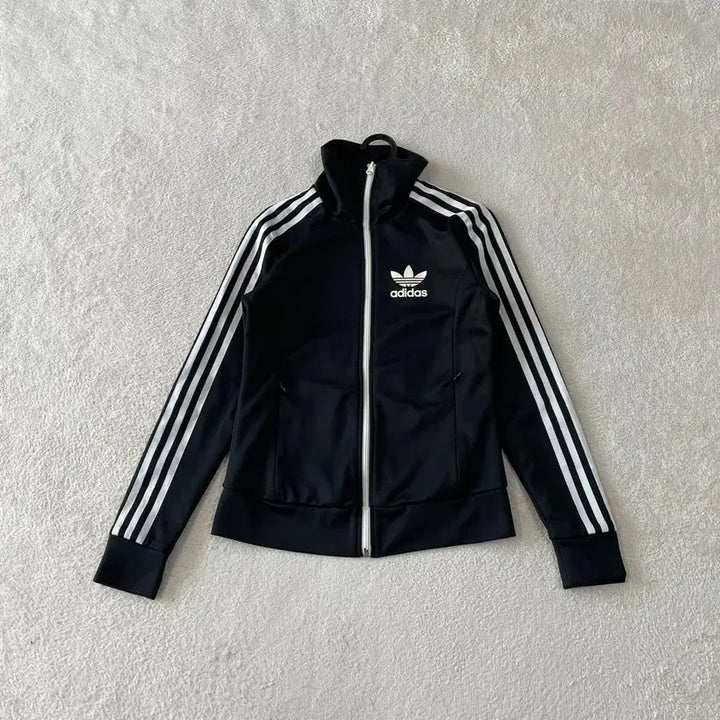 [SOLD OUT] 85 아디다스 여성 유로파 블랙 져지