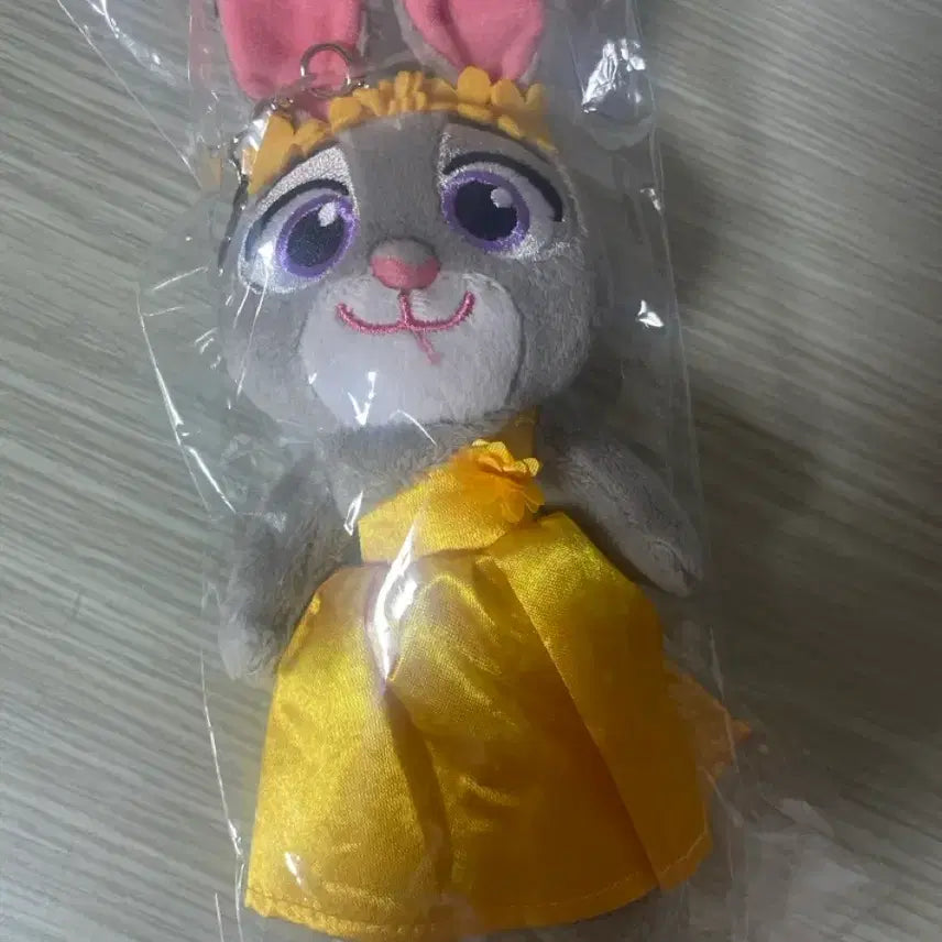 [BUNJANG] CGV Zootopia Judy Hopps Plush Keyring / Cgv 한정판 주토피아 주디 봉제인형 키링