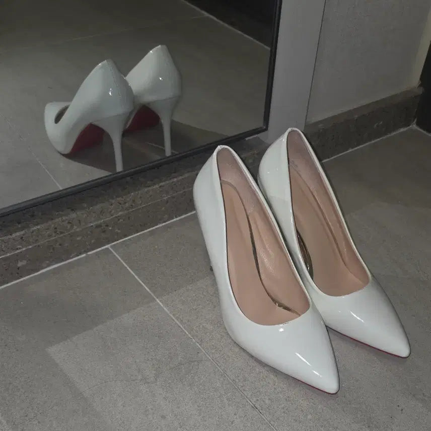[SOLD OUT] 9.5cm 굽 흰 구두 운미1.0