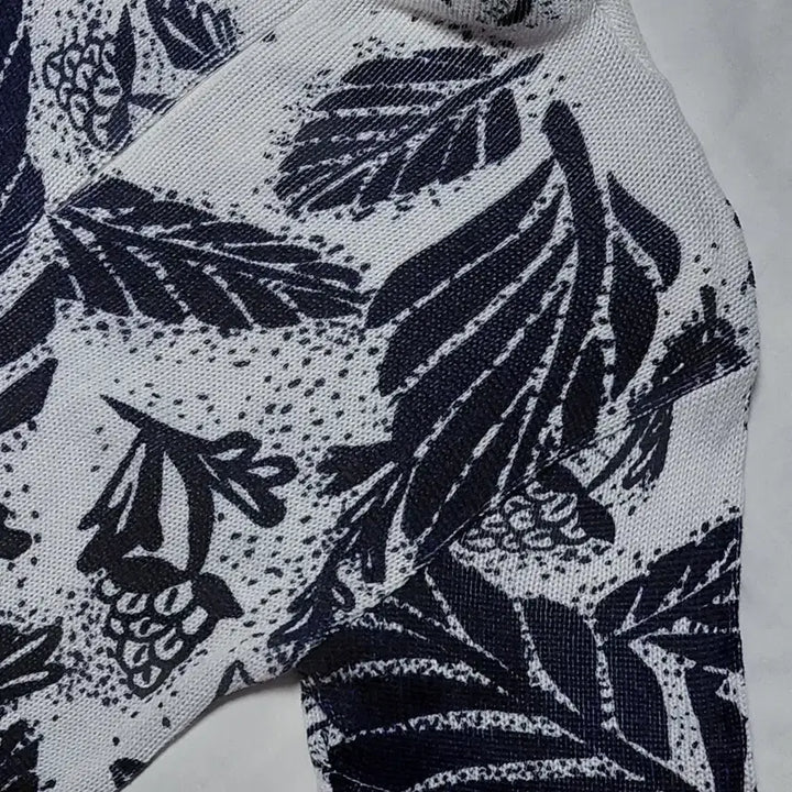 [BUNJANG] LAUTREAMONT Botanical Cotton Knit Top / 로트레아몽(LAUTREAMONT) 하이넥 보태니컬 코튼 니트 (9호)
