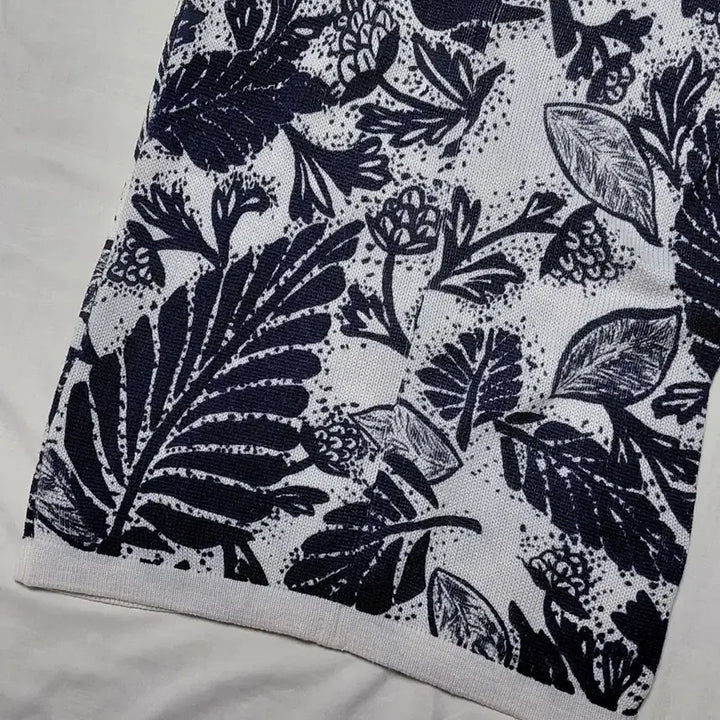 [BUNJANG] LAUTREAMONT Botanical Cotton Knit Top / 로트레아몽(LAUTREAMONT) 하이넥 보태니컬 코튼 니트 (9호)