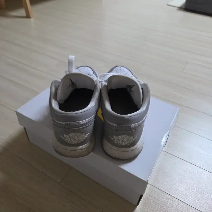 [SOLD OUT] 조던1로우 울프그레이 235