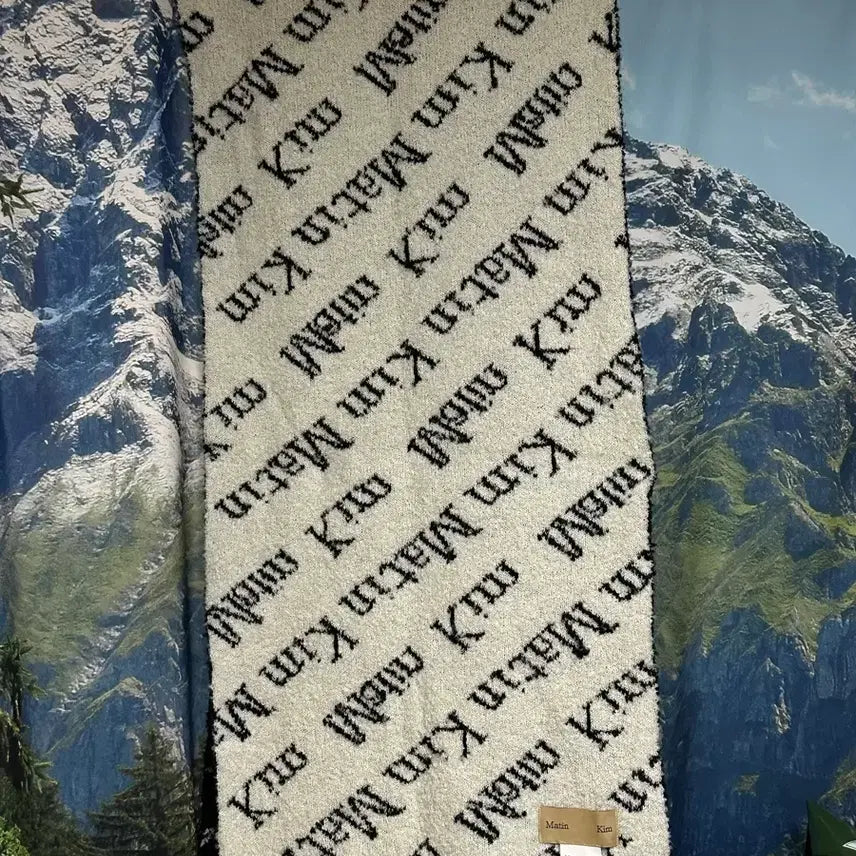 [BUNJANG] Matinkim Lettering Reversible Scarf / Ivory / 마뗑킴 레터링 양면 머플러 / 아이보리