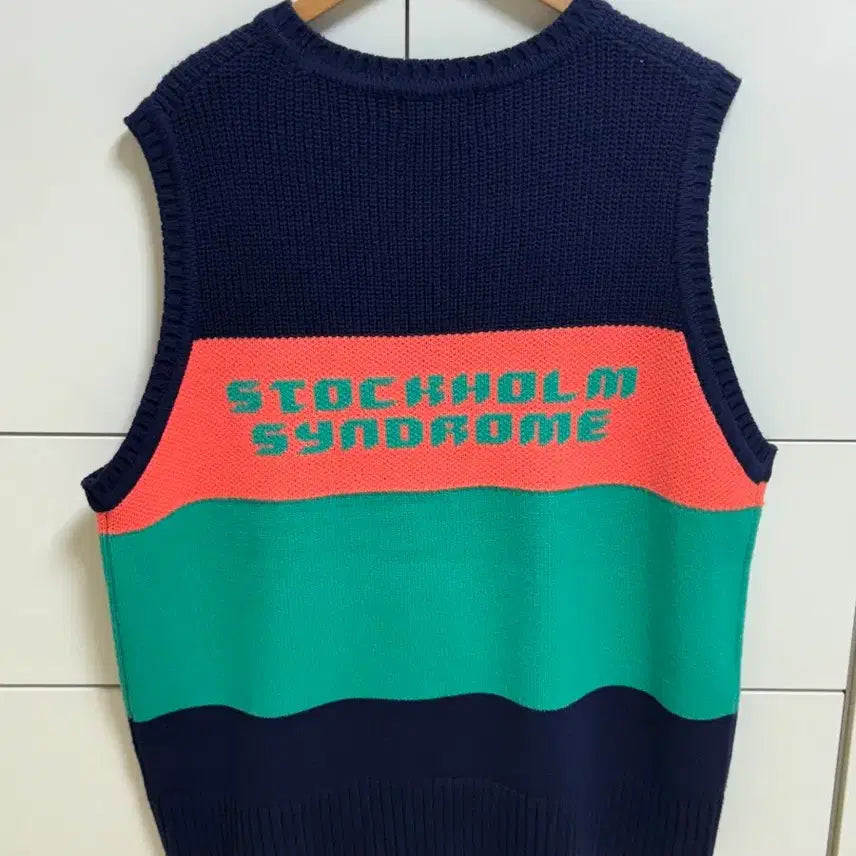 [SOLD OUT] 스톡홀름신드롬 니트조끼 베스트 네이비