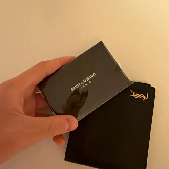 [SOLD OUT] 생로랑 블랙 반지갑 + 박스 풀세트