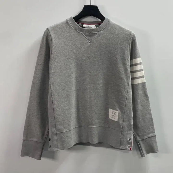 [SOLD OUT] 톰브라운 사선 라운드 맨투맨