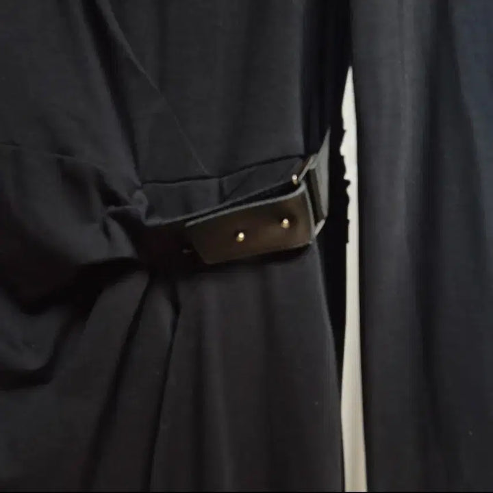 [BUNJANG] ISABEY Black Wrap Dress / ISABEY 브랜드의 매력적인 블랙 원피스