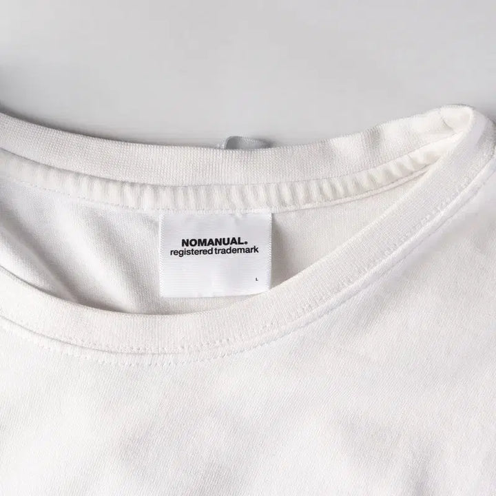[BUNJANG] NOMANUAL White Back Logo Printed T-shirt L / 노매뉴얼 백로고 프린팅 화이트 반팔티 L