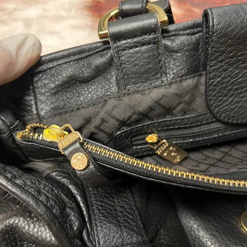 [BUNJANG] GIANFRANCO FERRE Black Gold Leather Tote Bag / GIANFRANCO FERRE 지안프랑코 페레 블랙골드 레더 토트백