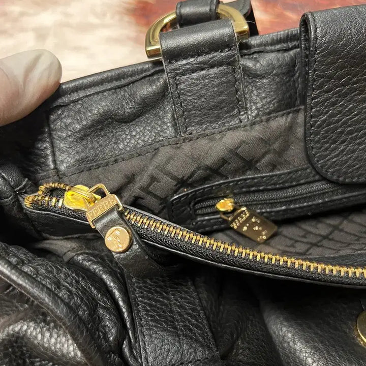 [BUNJANG] GIANFRANCO FERRE Black Gold Leather Tote Bag / GIANFRANCO FERRE 지안프랑코 페레 블랙골드 레더 토트백
