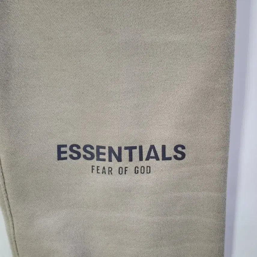 [BUNJANG] Fear of God Essentials Jogger Sweatpants Beige M / [M] 피어오브갓 에센셜스 조거 스웻팬츠 베이지 5.9