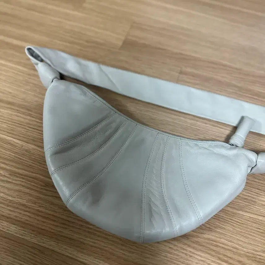[BUNJANG] Lemaire Croissant Bag Small Pelican Grey Shoulder Bag / 르메르 크루아상 범백 펠리칸그레이 스몰