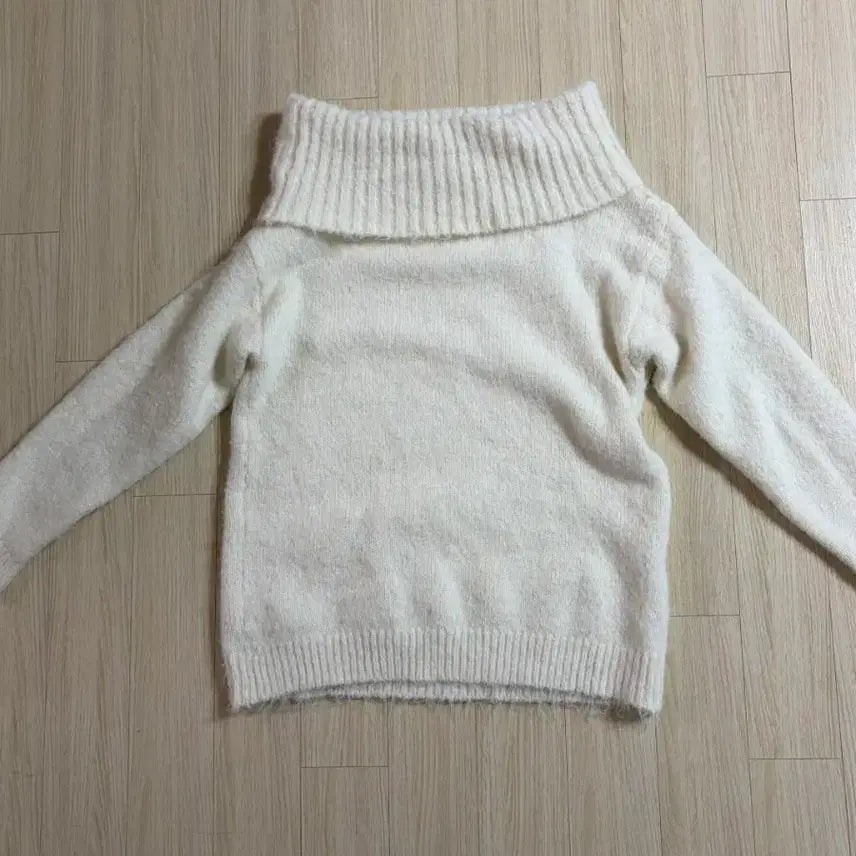 [SOLD OUT] 아이보리 니트 오프숄더