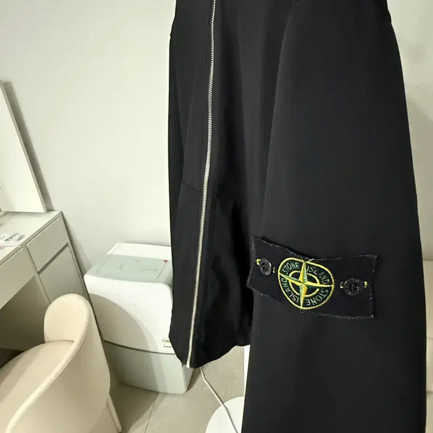 [SOLD OUT] 스톤아일랜드 소프트쉘 바람막이 XL