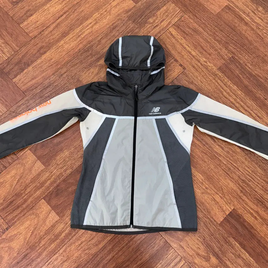 [BUNJANG] New Balance Lightweight Windbreaker Jacket (Women&
