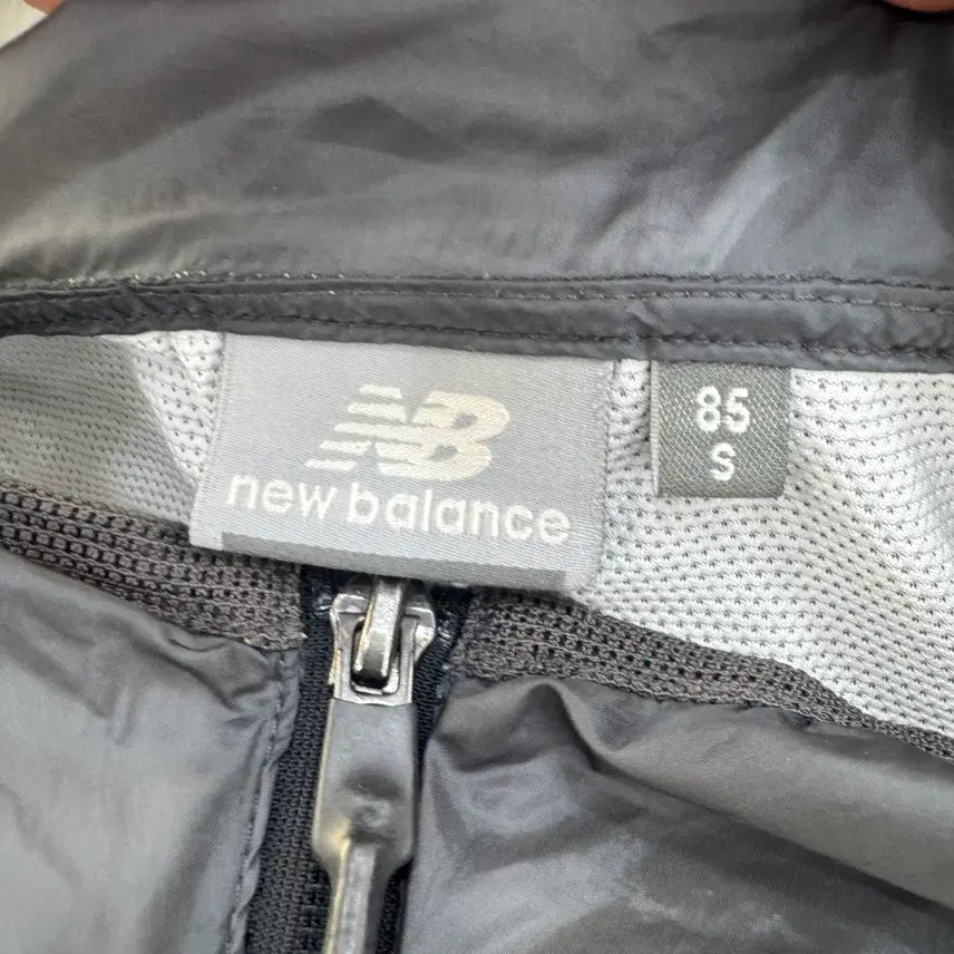 [BUNJANG] New Balance Lightweight Windbreaker Jacket (Women&