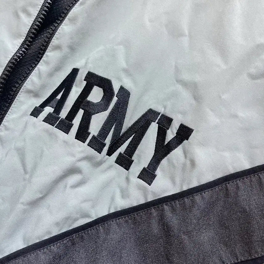 [SOLD OUT] U.S Army IPFU 트레이닝 자켓 L/R