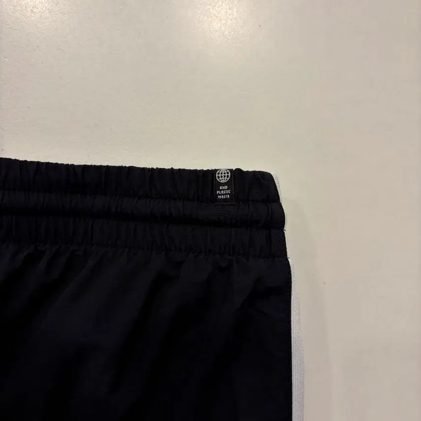 [BUNJANG] Adidas Lock Up Three-Stripe Training Pants Black / [L] 아디다스 락업 삼선 트레이닝 바지 팬츠 블랙 D727