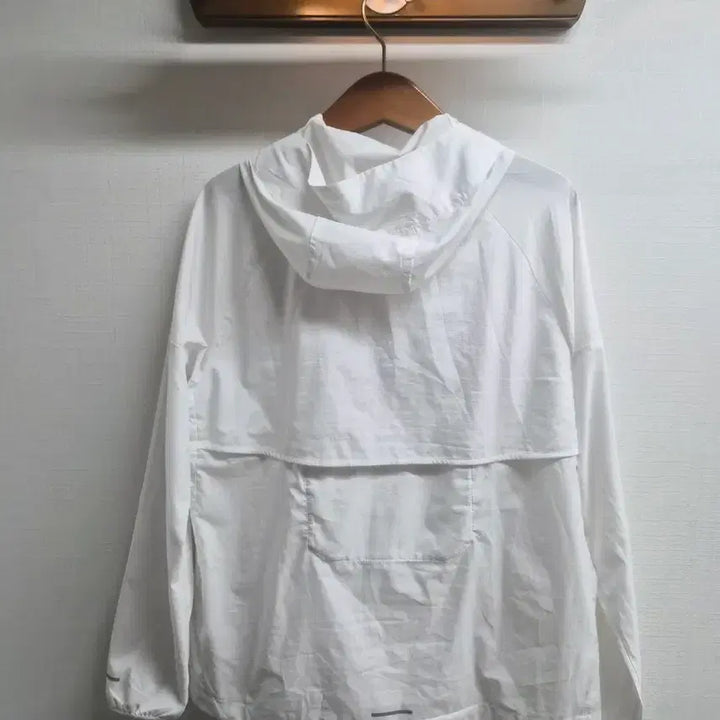 [SOLD OUT] M) 나이키 러닝 패커블 경량 바람막이 팝니다