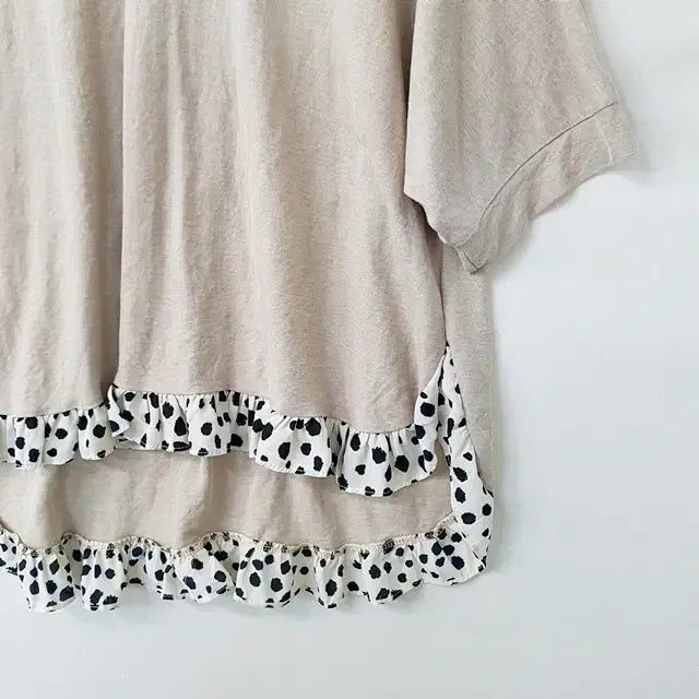 [BUNJANG] Frill Trimmed T-Shirt Mocha / 프릴 장식 티셔츠 모카
