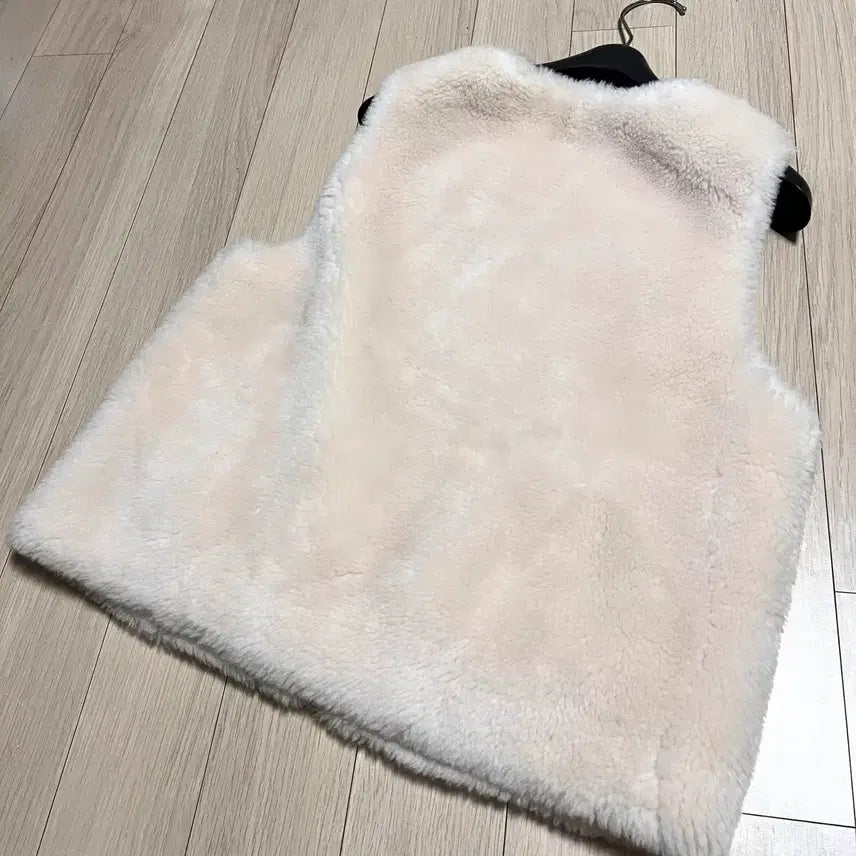 [BUNJANG] On&amp;On Real Wool Zip-up Vest Ivory / 온앤온 호주산 리얼양모100% 집업 조끼 베스트아이보리천연모피양털뽀글이