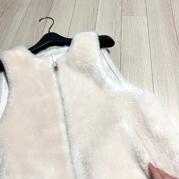 [BUNJANG] On&amp;On Real Wool Zip-up Vest Ivory / 온앤온 호주산 리얼양모100% 집업 조끼 베스트아이보리천연모피양털뽀글이