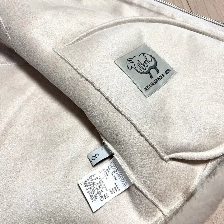 [BUNJANG] On&amp;On Real Wool Zip-up Vest Ivory / 온앤온 호주산 리얼양모100% 집업 조끼 베스트아이보리천연모피양털뽀글이