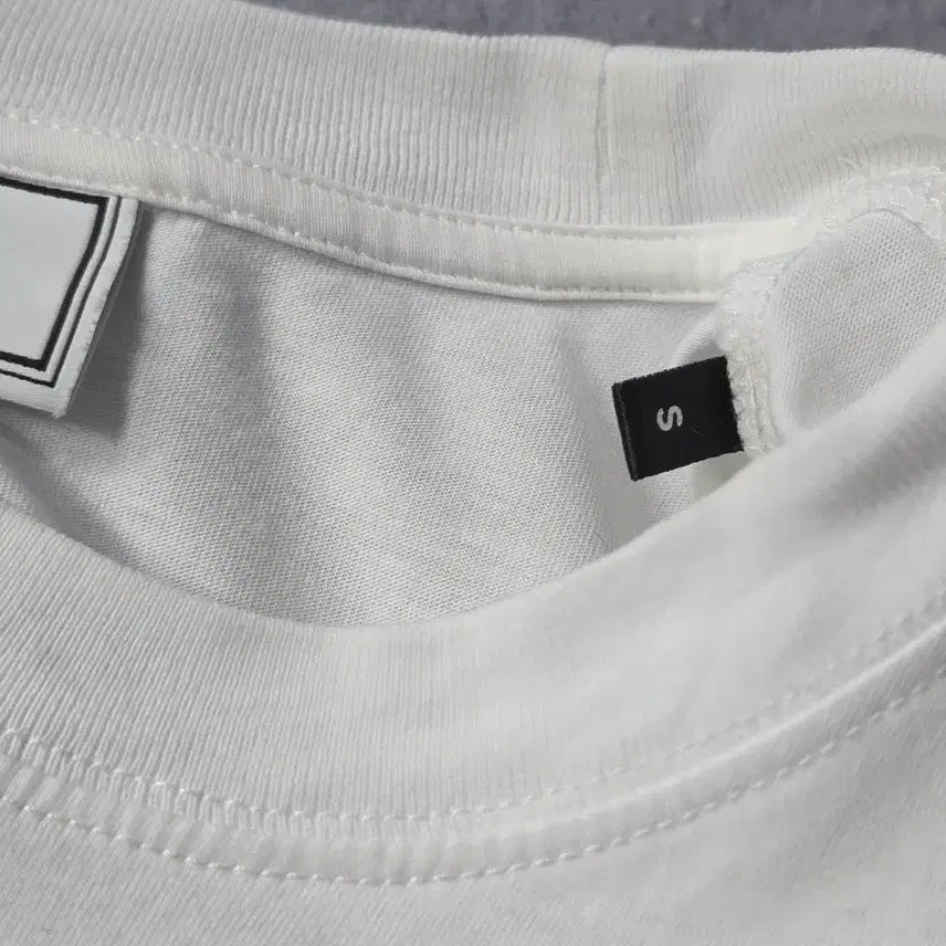 [BUNJANG] AMI Heart Logo White T-shirt / 아미AMI하트로고 반팔 티셔츠