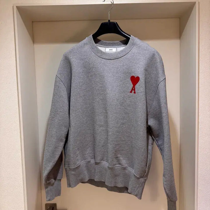[SOLD OUT] L) 아미 빅하트 맨투맨