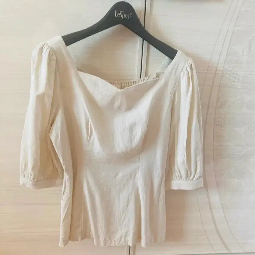[SOLD OUT] 시크라인) 린넨 하트넥 셔링티셔츠55