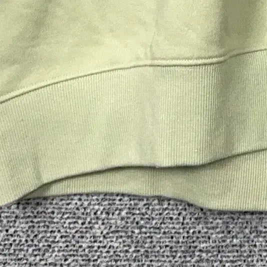 [BUNJANG] UFC Techwear Light Green Sweatshirt - Size L / UFC 로고 테크웨어 라이트 그린 스웻셔츠 L