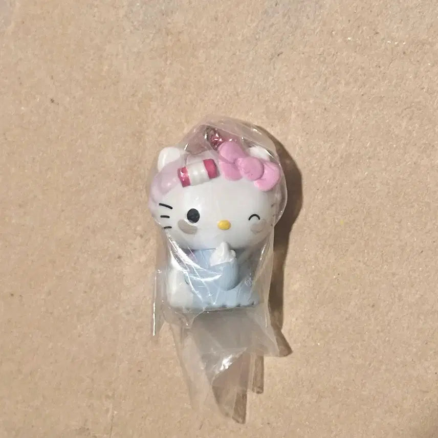 [BUNJANG] Sanrio Hello Kitty GRWM Mascot Figure / 산리오 GRWM 마스코트 겟레디윗미 가챠 헬로키티 키티