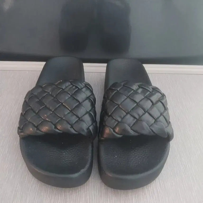 [BUNJANG] Black Quilted Slippers / 블랙 퀄팅 슬리퍼