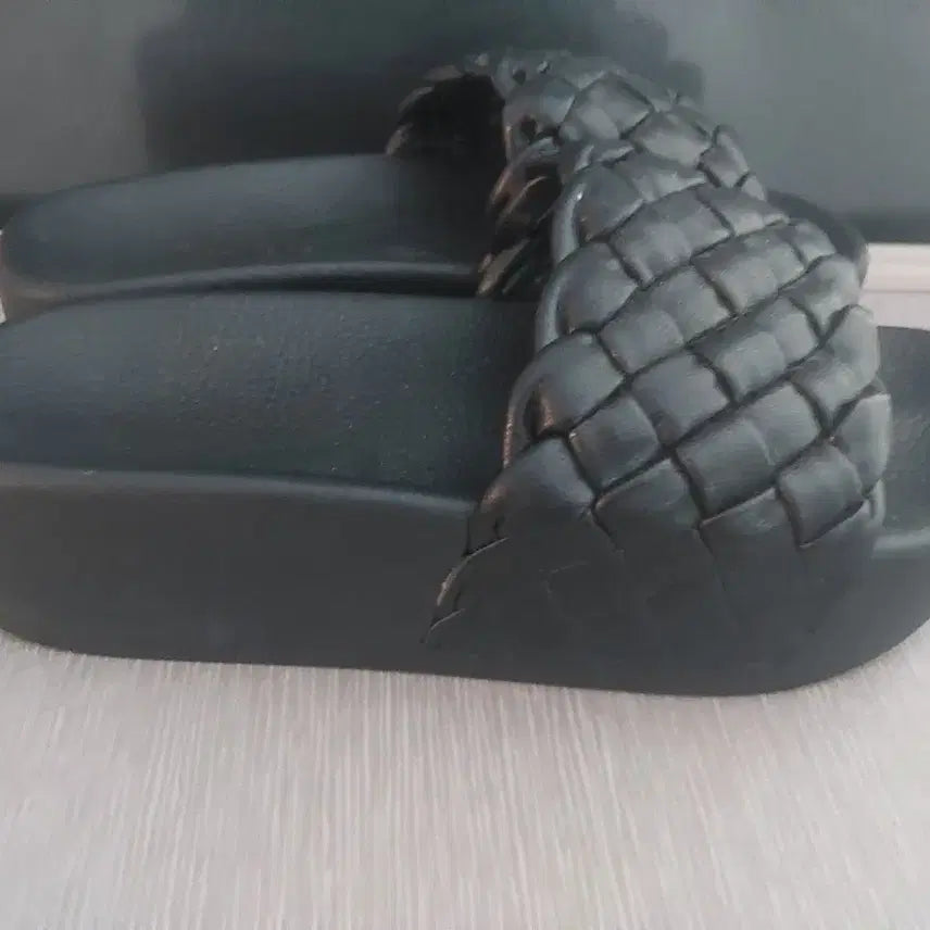 [BUNJANG] Black Quilted Slippers / 블랙 퀄팅 슬리퍼