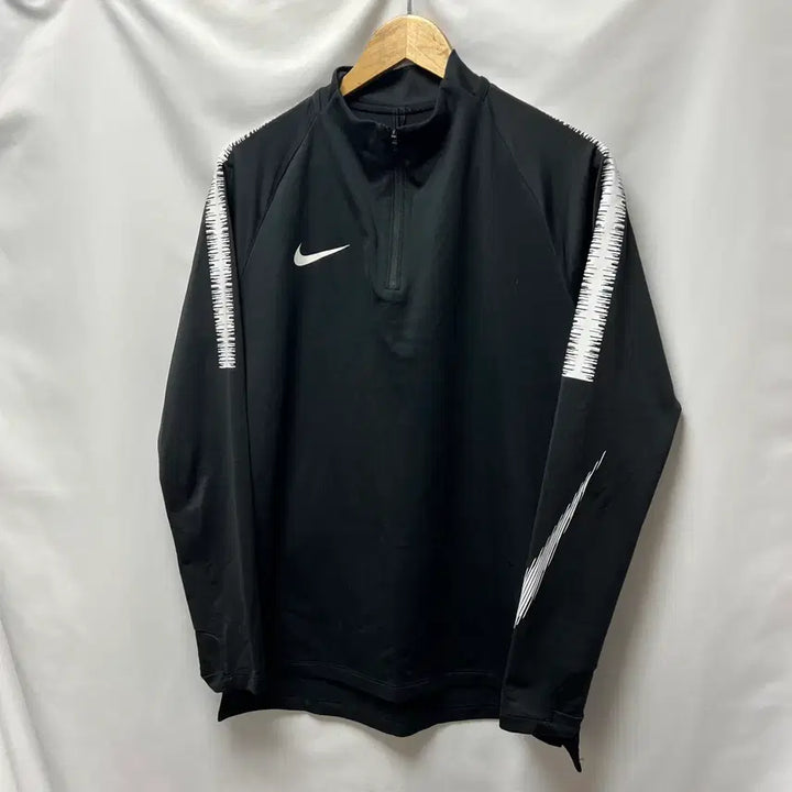 [SOLD OUT] [정품/L] 나이키 스우시 드라이핏 사이드라인 블랙 반집업 드릴탑