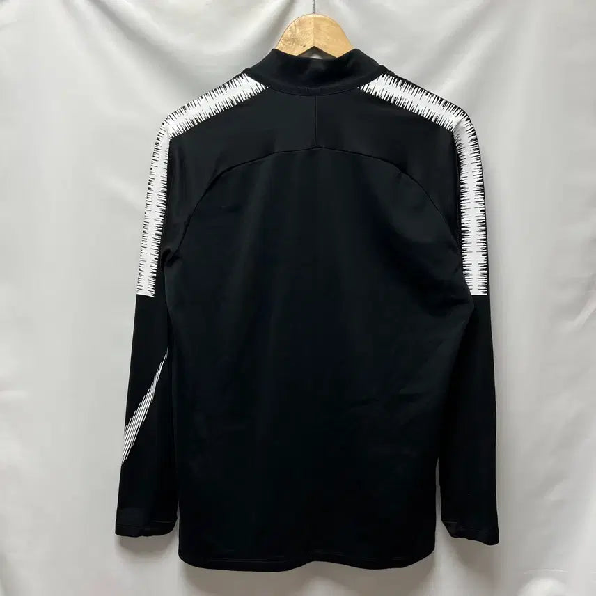 [SOLD OUT] [정품/L] 나이키 스우시 드라이핏 사이드라인 블랙 반집업 드릴탑