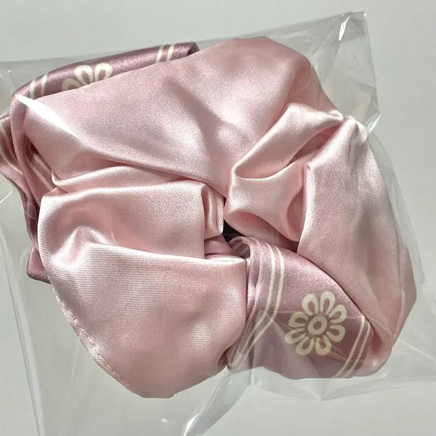 [SOLD OUT] 클리오 매화빛 댕기 스크런치 미사용
