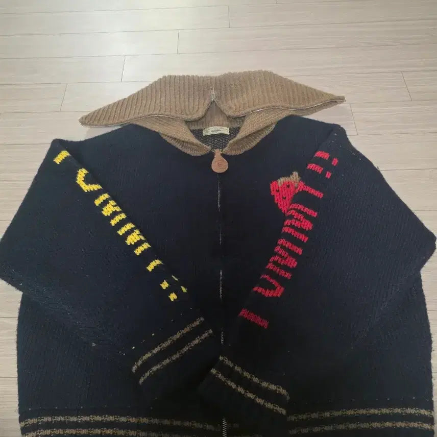 [SOLD OUT] 자가드울니트후드집업빈티지니트